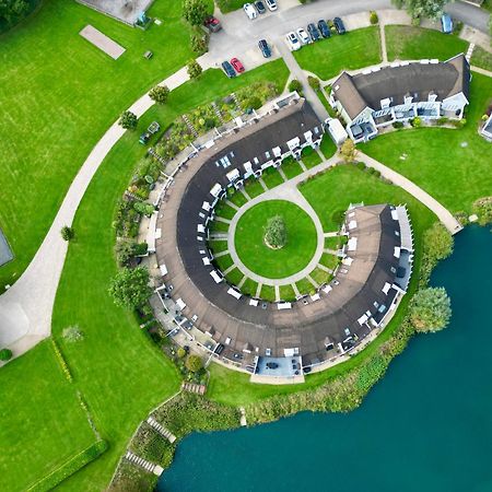 Nyhavn Lakeside Cottage Cirencester Bagian luar foto