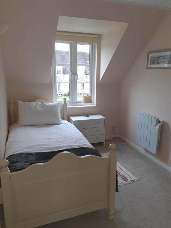 Nyhavn Lakeside Cottage Cirencester Bagian luar foto
