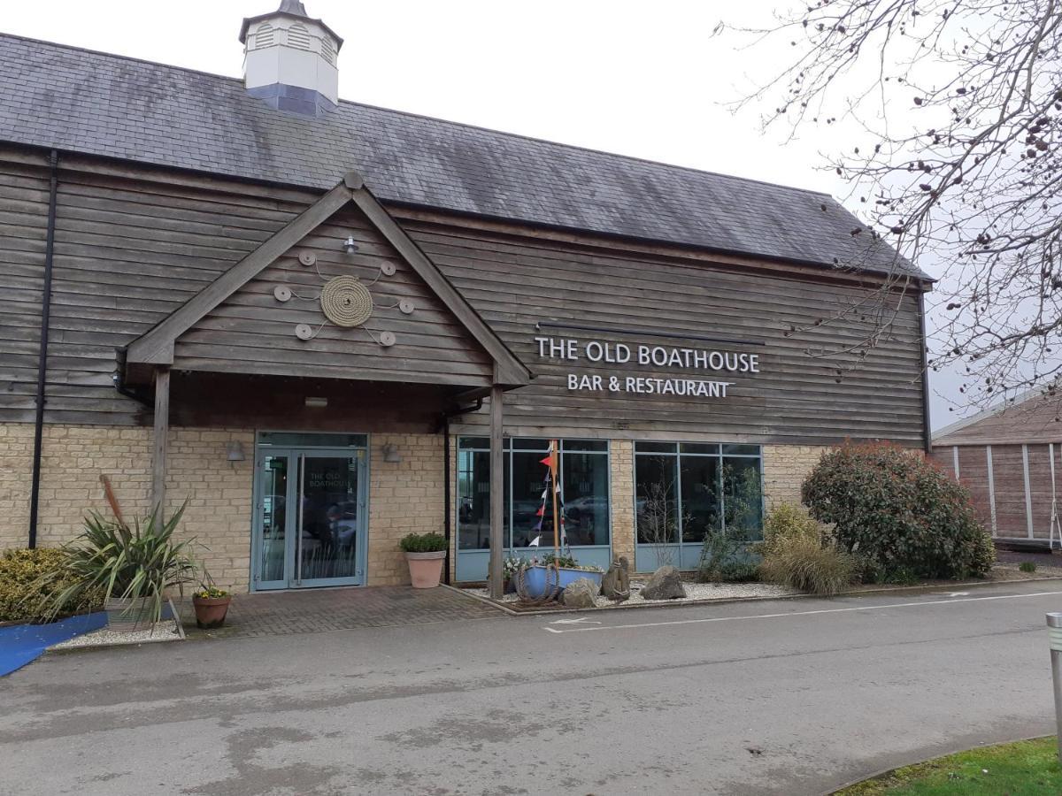 Nyhavn Lakeside Cottage Cirencester Bagian luar foto