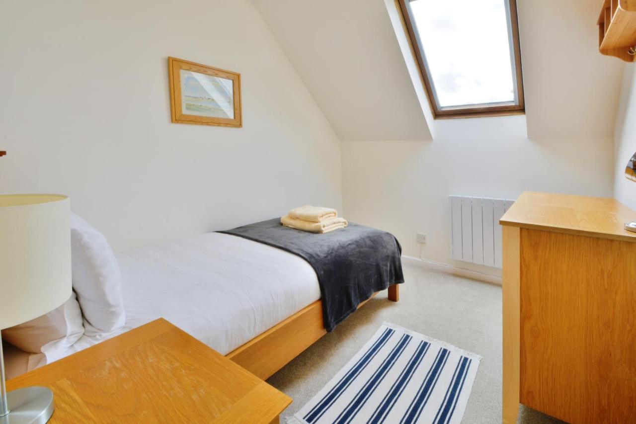 Nyhavn Lakeside Cottage Cirencester Bagian luar foto