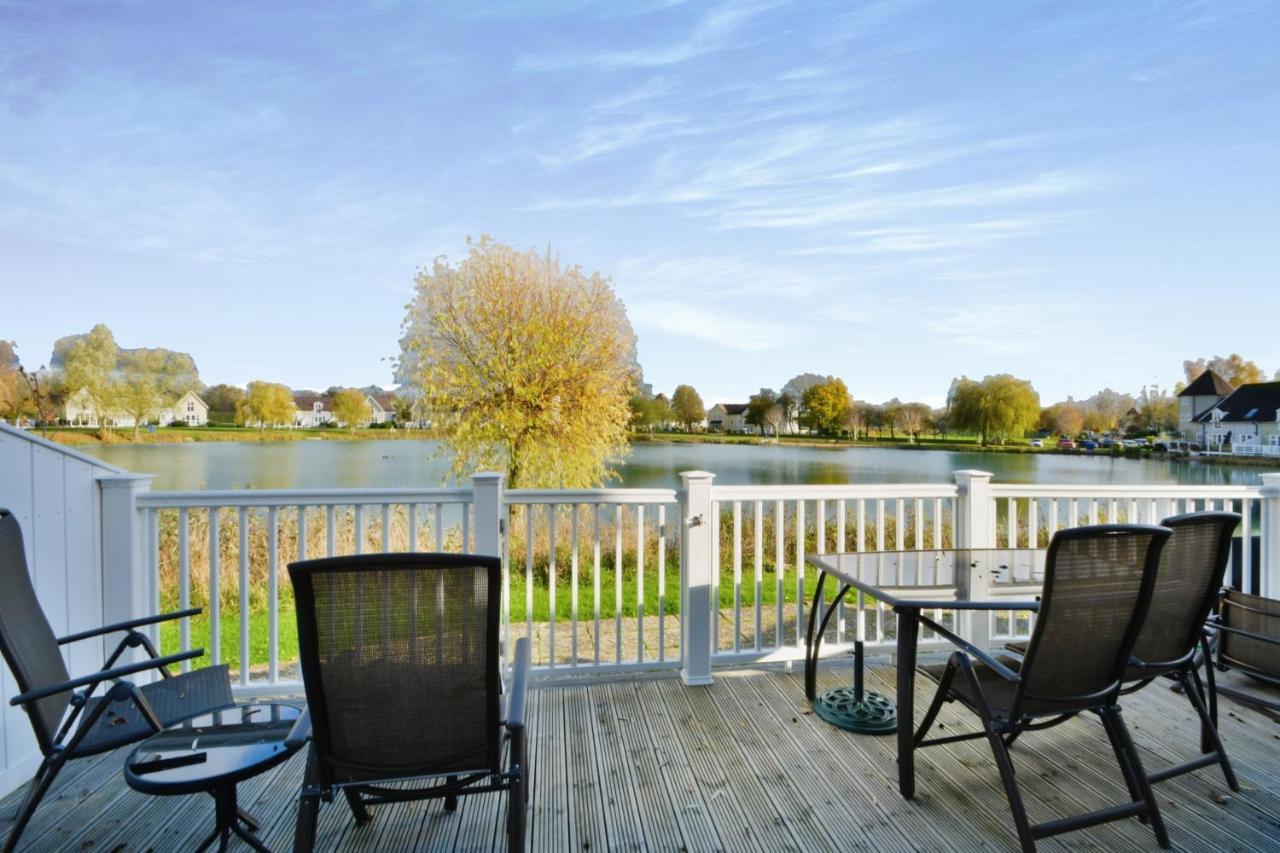 Nyhavn Lakeside Cottage Cirencester Bagian luar foto