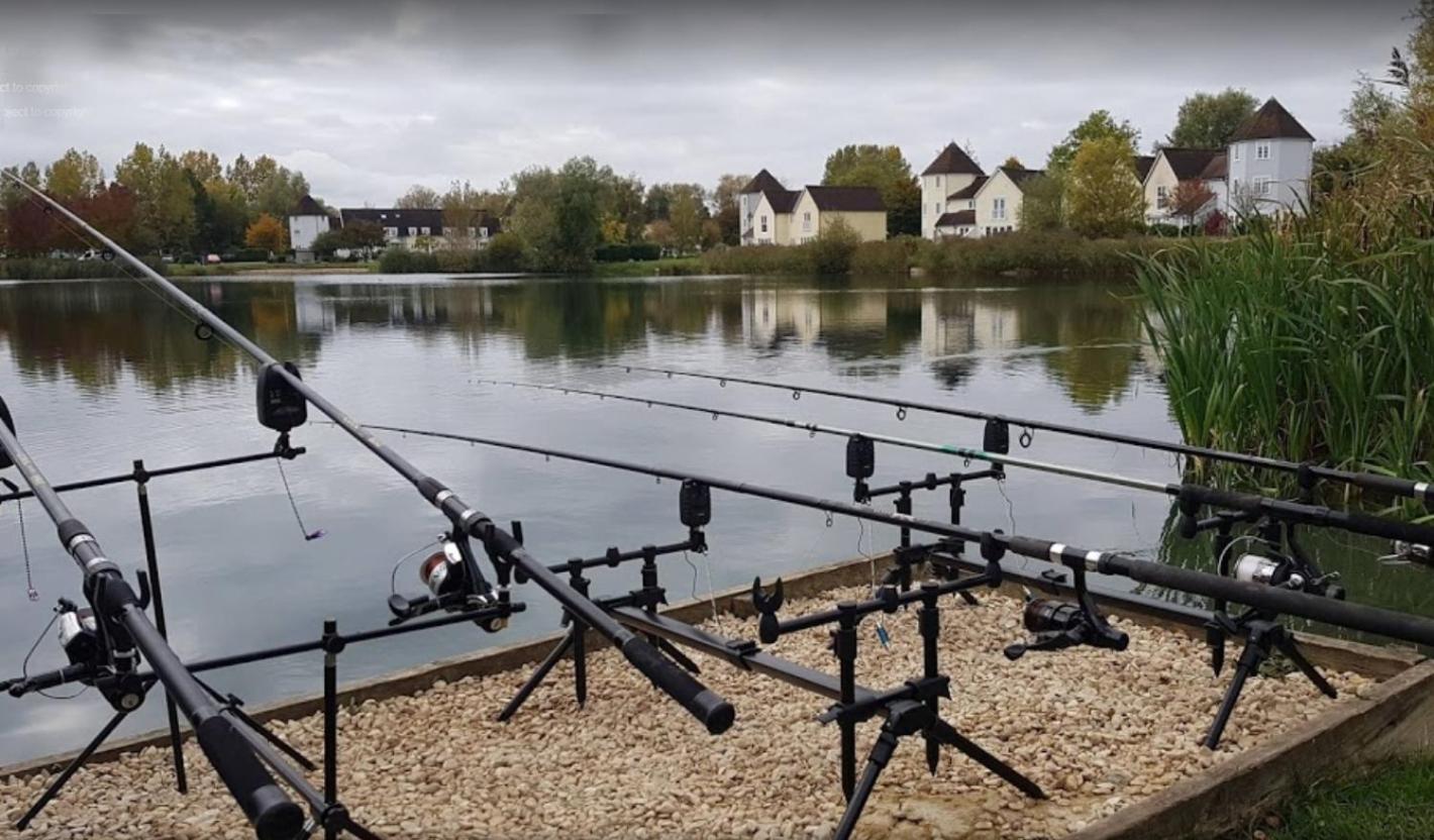 Nyhavn Lakeside Cottage Cirencester Bagian luar foto