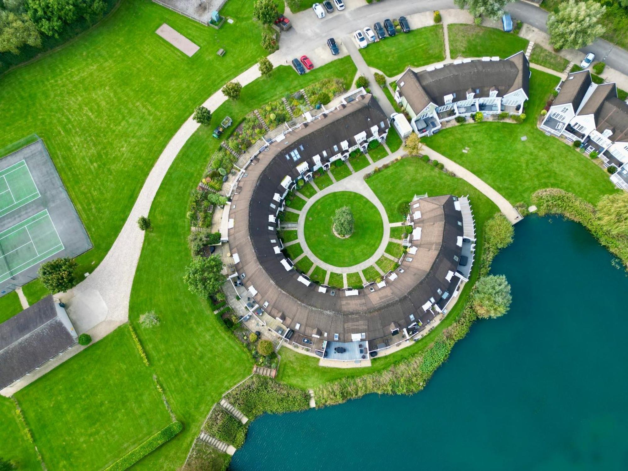 Nyhavn Lakeside Cottage Cirencester Bagian luar foto