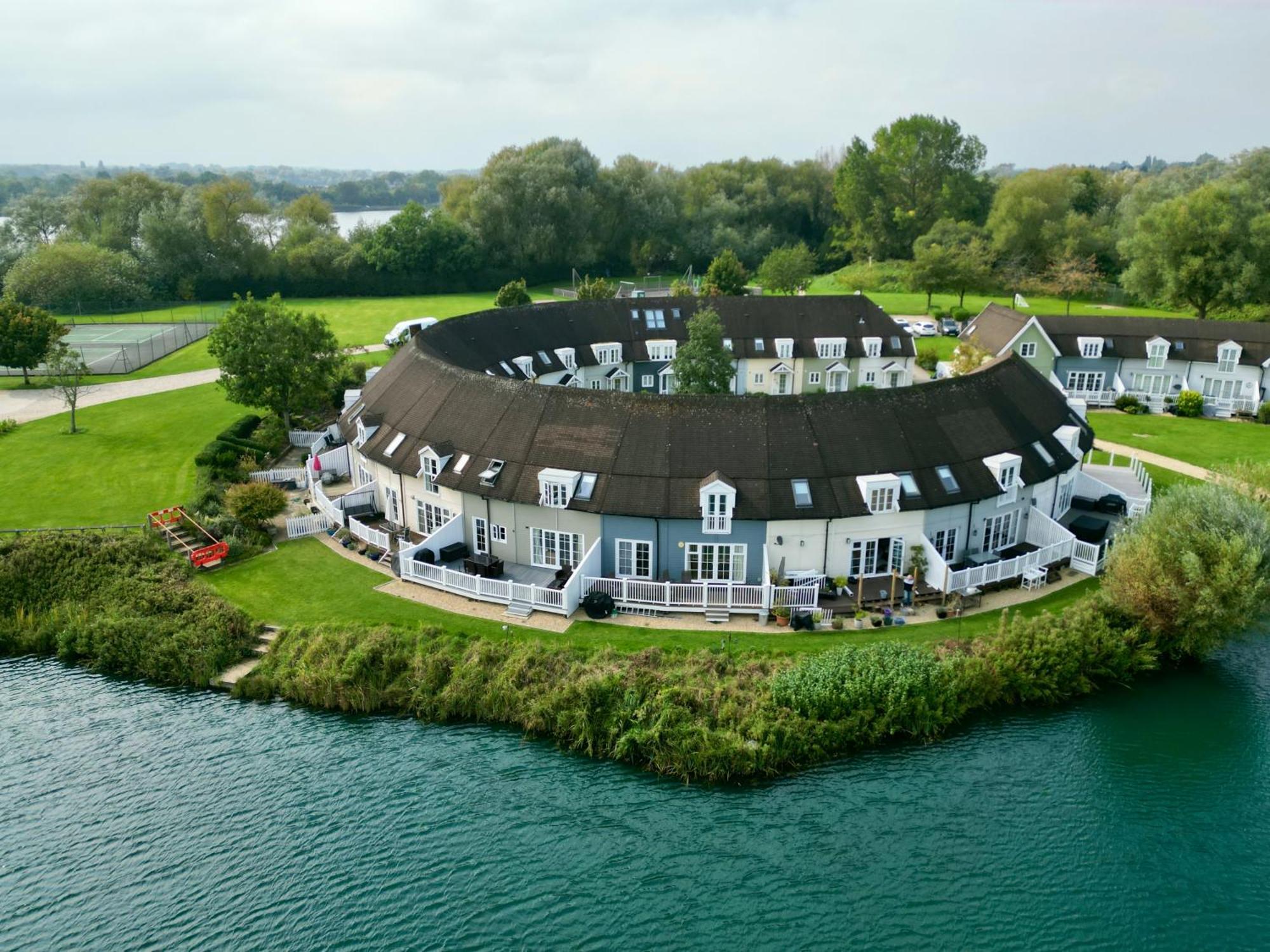 Nyhavn Lakeside Cottage Cirencester Bagian luar foto