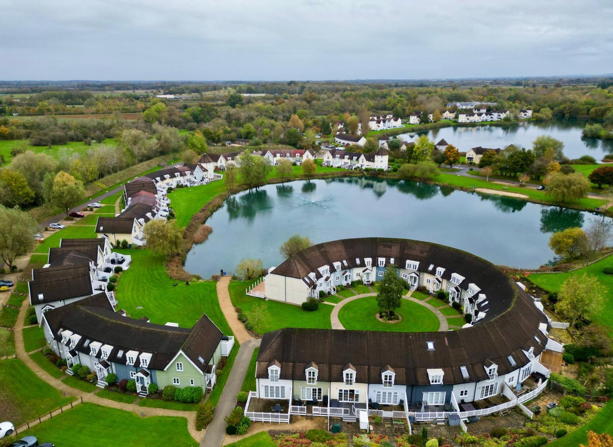Nyhavn Lakeside Cottage Cirencester Bagian luar foto