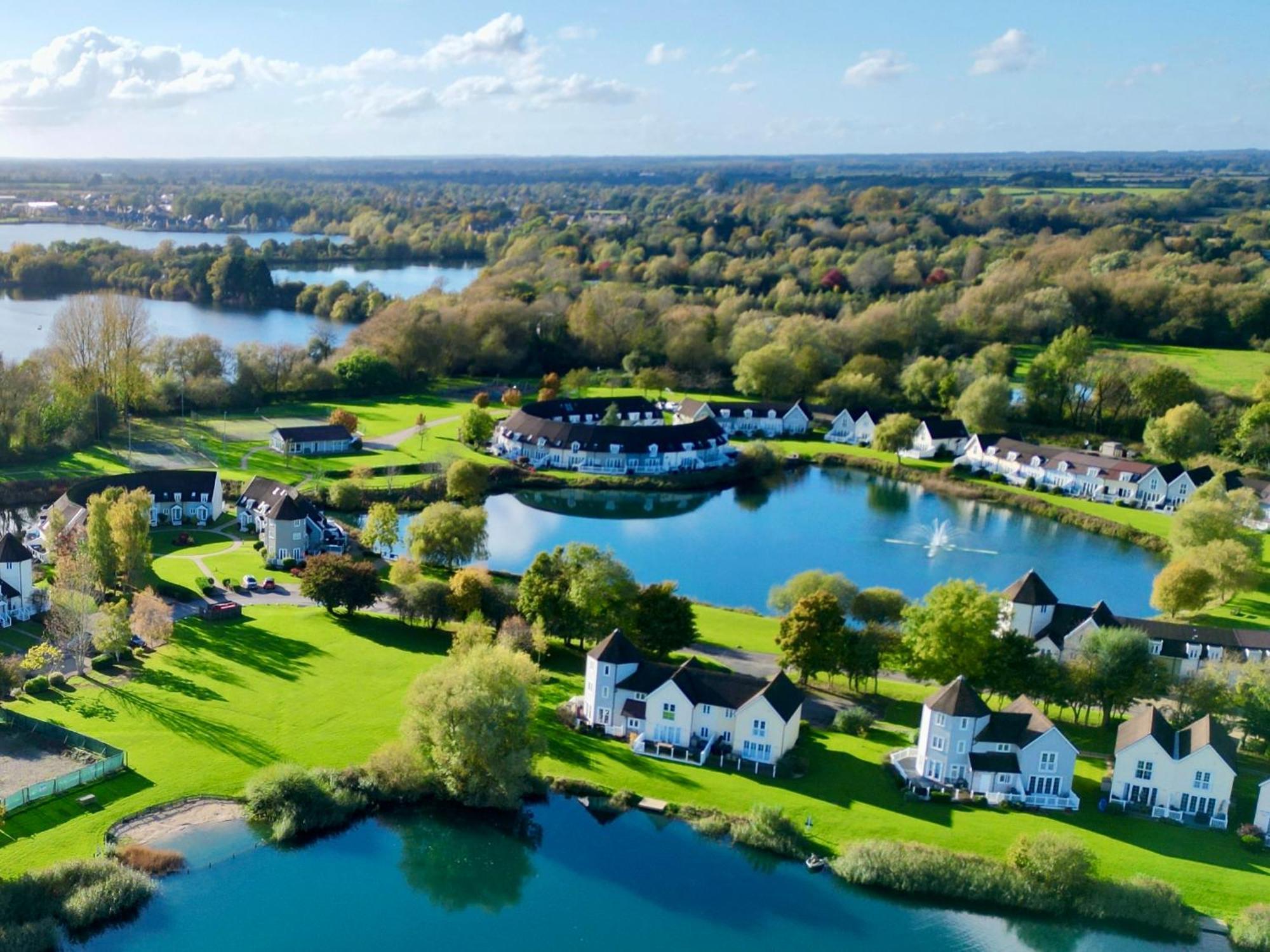 Nyhavn Lakeside Cottage Cirencester Bagian luar foto