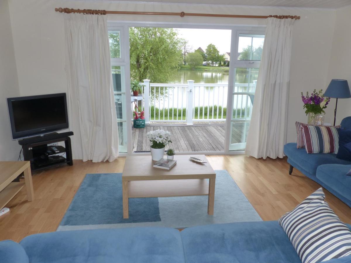 Nyhavn Lakeside Cottage Cirencester Bagian luar foto